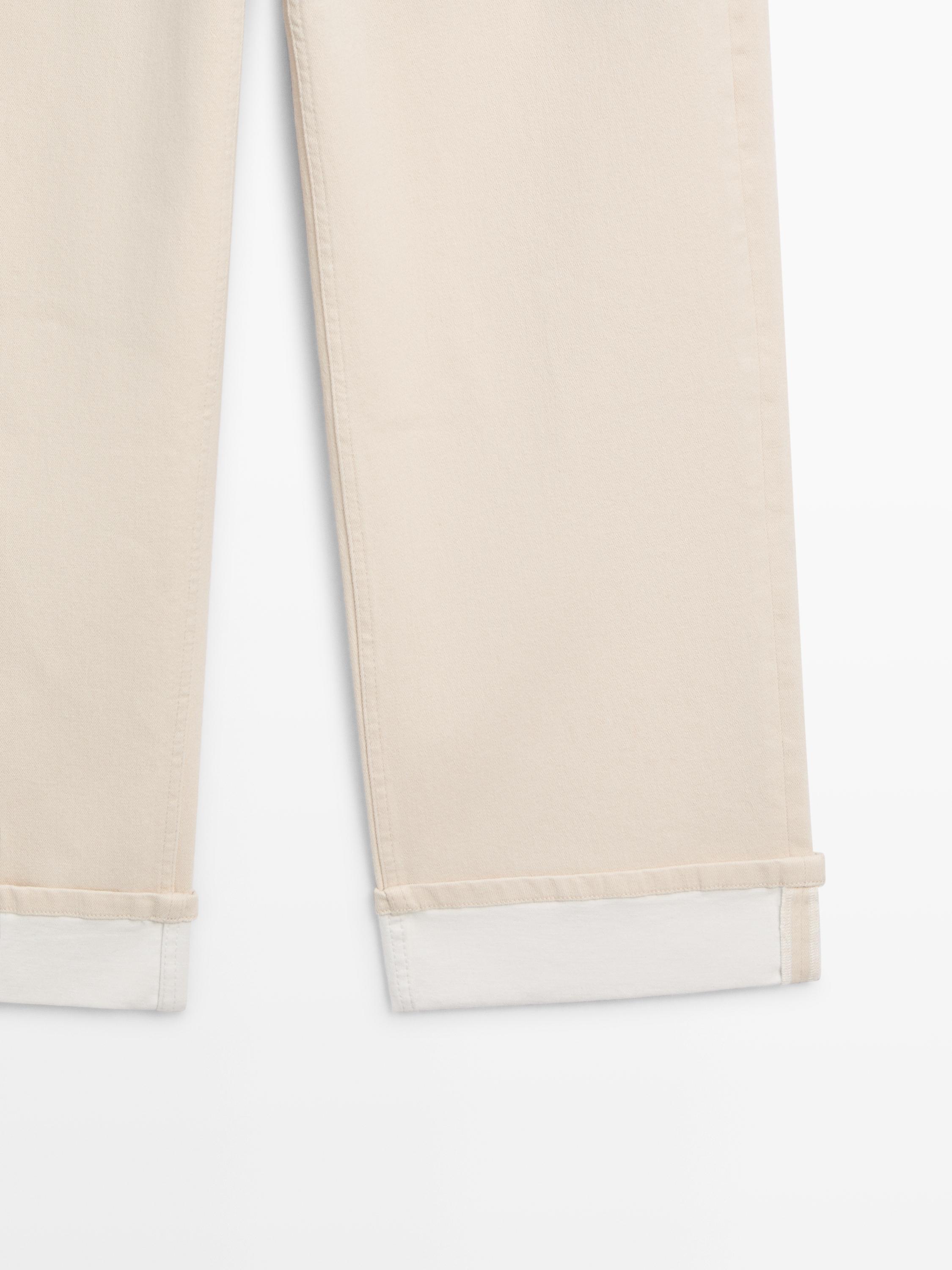 Straight-leg jeans with turn-up hems